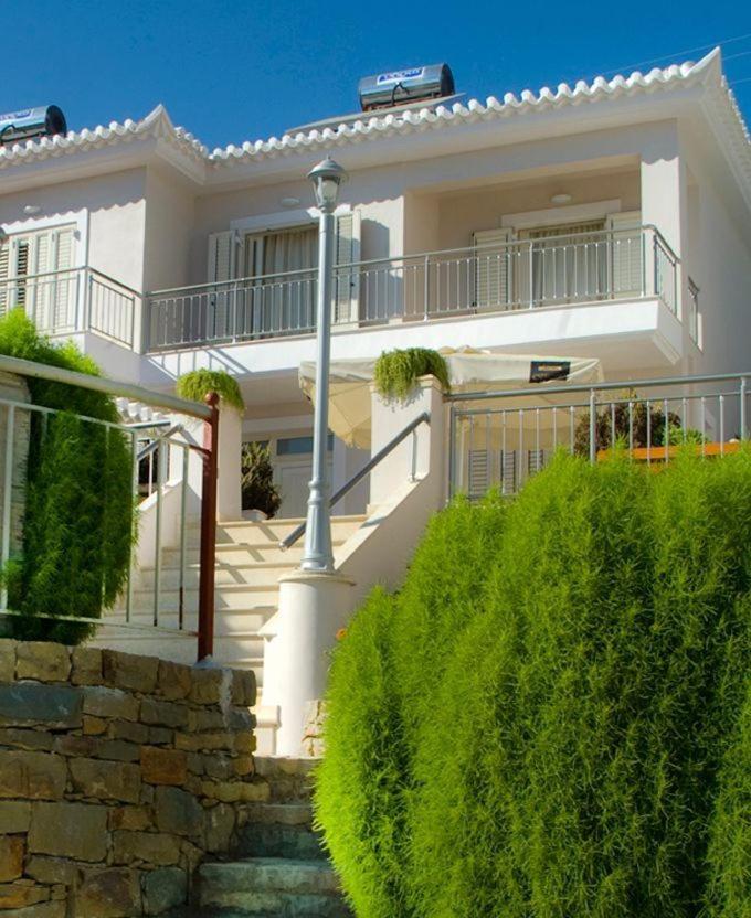 Vereniki Apartments Finikounta Exterior photo